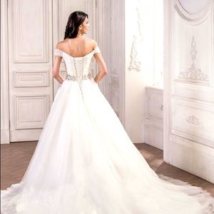 Elegant Ballgown Wedding Dress with train size 10-12